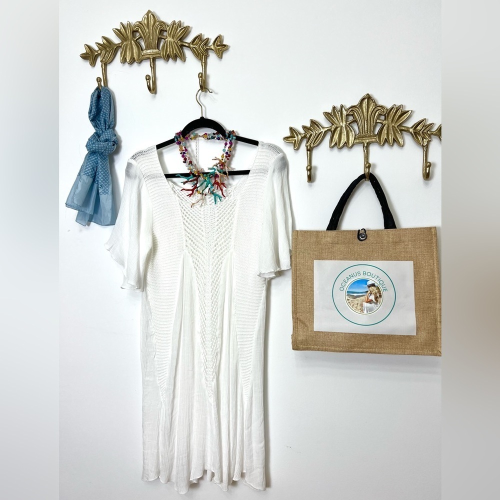 Vacation ready White crochet tunic or could be cover up M ptp 20”